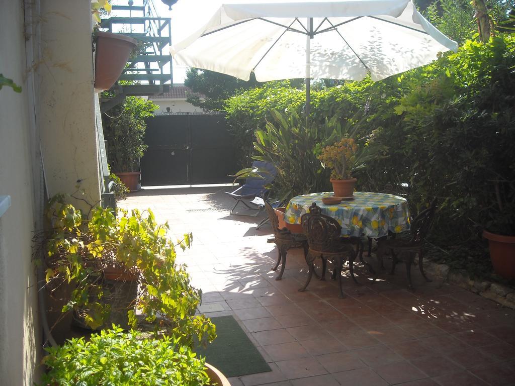 Apartment In A Villa A Mondello Eksteriør billede